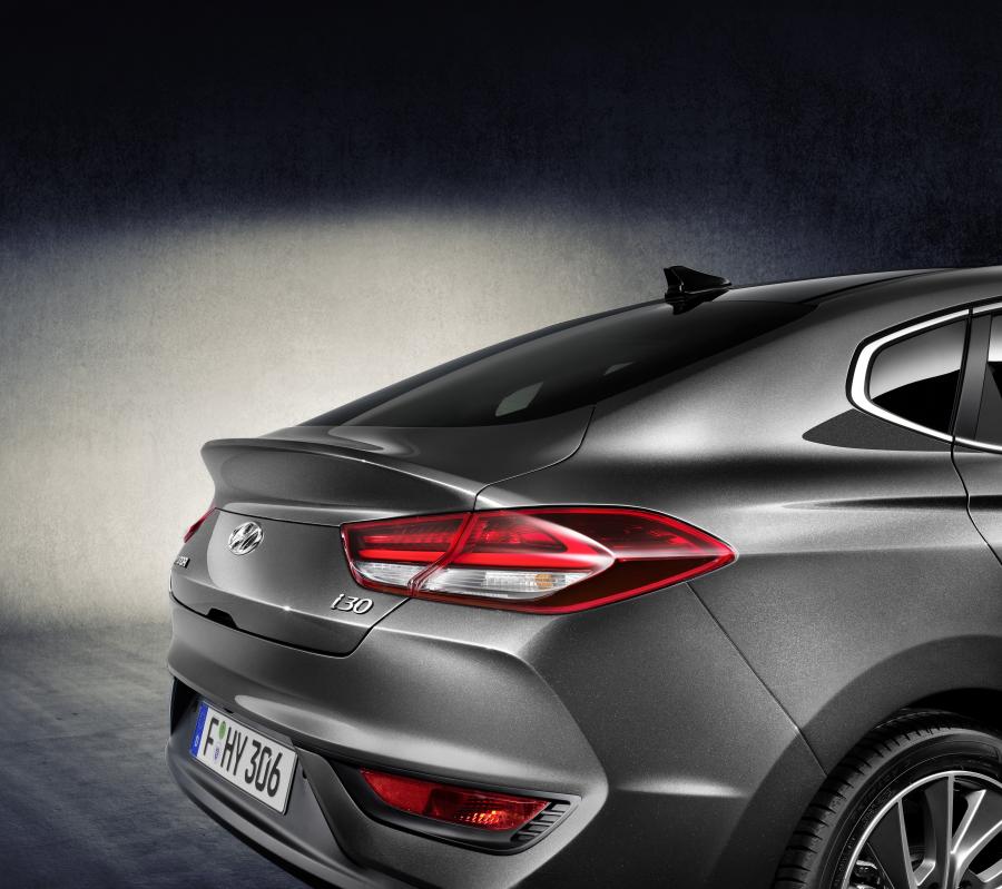 Детали экстерьера Hyundai i30 Fastback (PD) 2017 года  (WW) (фото 8 из 51)